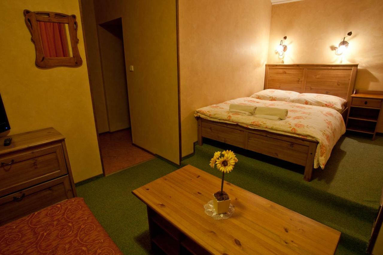 Penzion Pri Kastieli Pressburg Exterior foto